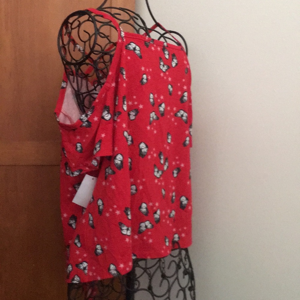 Cold Shoulder - Picture 5 of 6